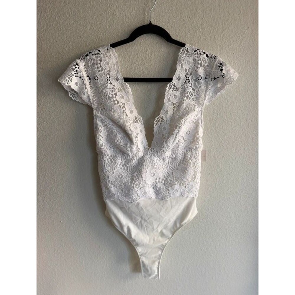 NWT Anthropologie  Lace Bodysuit in Blanc